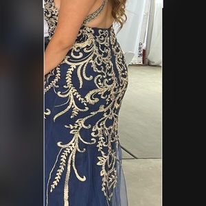 Absolutely a lovely dress 👗